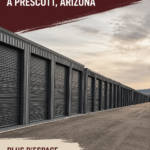Bâtiment de stockage préfabriqué à Prescott en plein soleil, offrant une solution pratique pour le rangement.