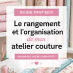 Un atelier de couture lumineux et bien organisé avec des rangements pratiques.