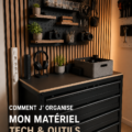 Espace de travail tech organisé avec des meubles IKEA