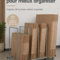 Un espace de travail organisé avec des supports en carton bien disposés.