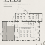 Atelier M.Y.Lab avec des créations en bois sur fond chaleureux