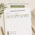 Une personne gérant l'inventaire d'un bar avec un tableau et des outils de comptabilité.