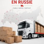 Femme préparant un colis pour une expédition en Russie, illustrant la logistique efficace.