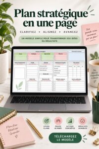 Femme réfléchissant à un plan stratégique sur une page avec des notes et un ordinateur.