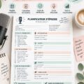 Femme utilisant un planificateur de podcast dans un espace de travail organisé